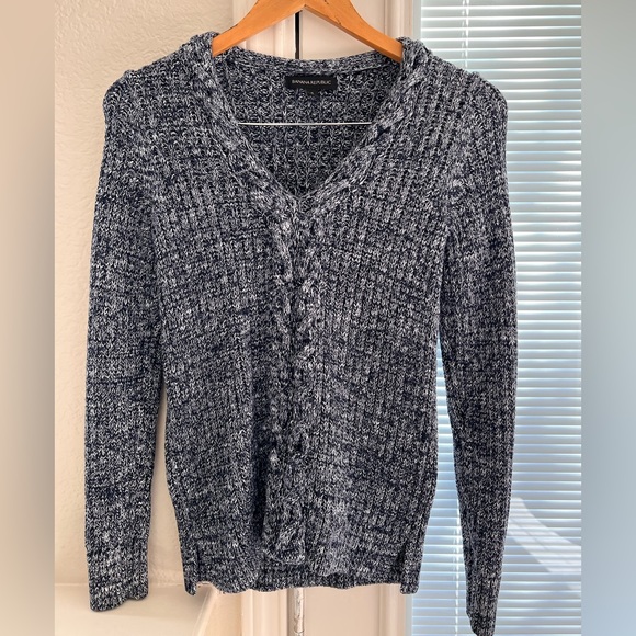 Banana Republic knit sweater. Great quality. - Picture 1 of 3
